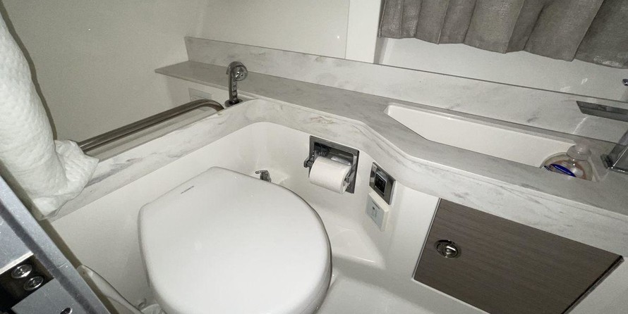 Formula 350 Crossover Bowrider