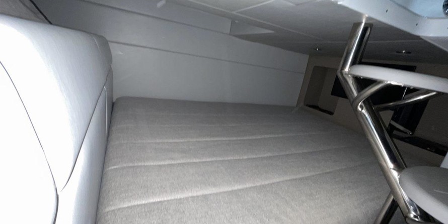 Formula 350 Crossover Bowrider