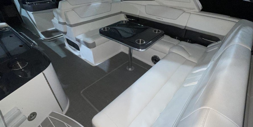 Formula 350 Crossover Bowrider