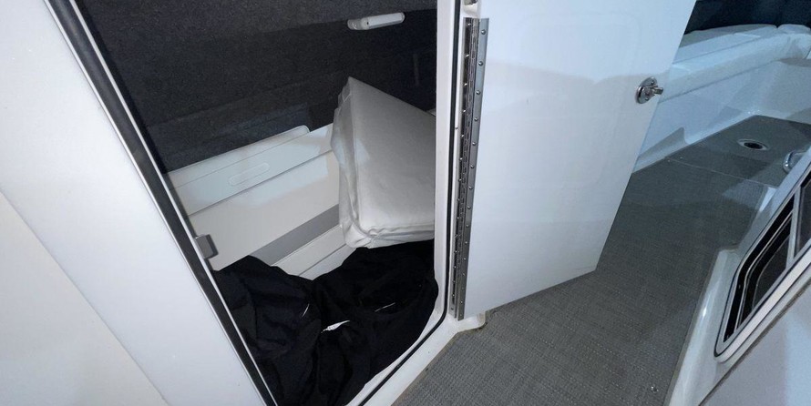 Formula 350 Crossover Bowrider