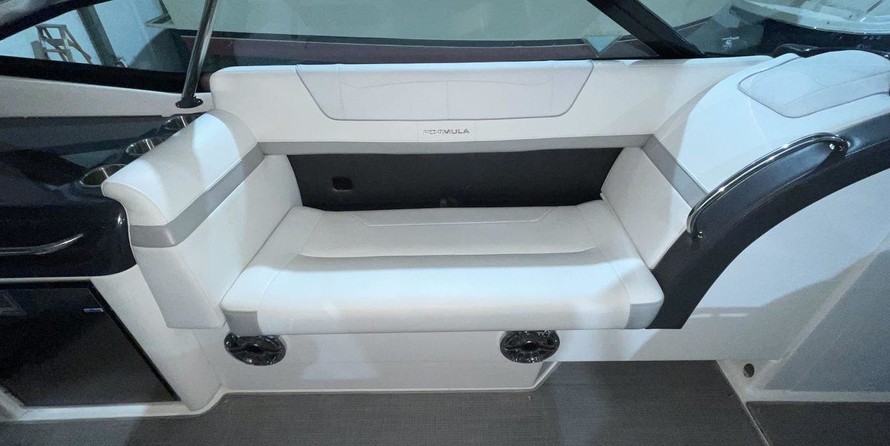 Formula 350 Crossover Bowrider