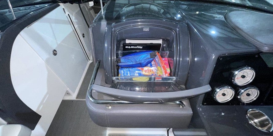 Formula 350 Crossover Bowrider