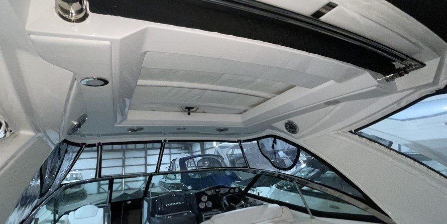 Formula 350 Crossover Bowrider