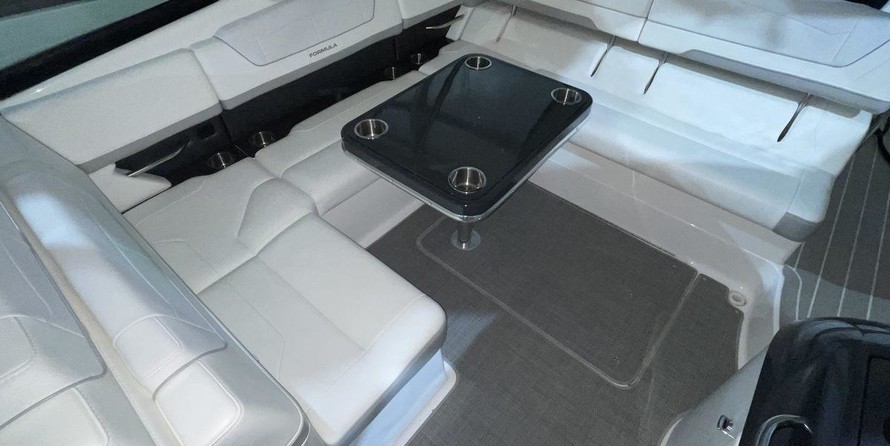 Formula 350 Crossover Bowrider