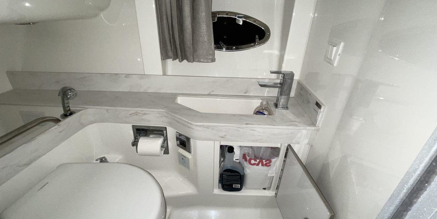 Formula 350 Crossover Bowrider