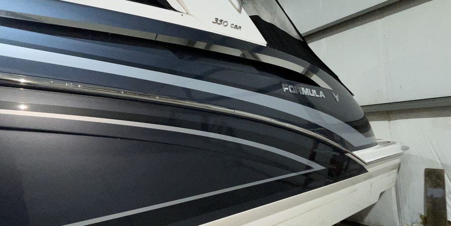 Formula 350 Crossover Bowrider