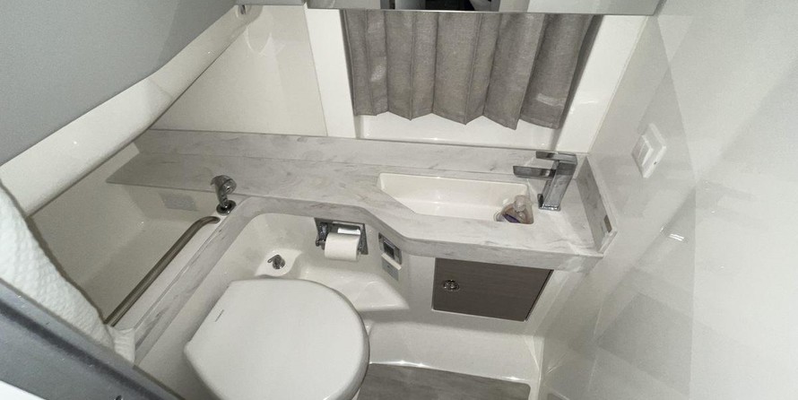 Formula 350 Crossover Bowrider