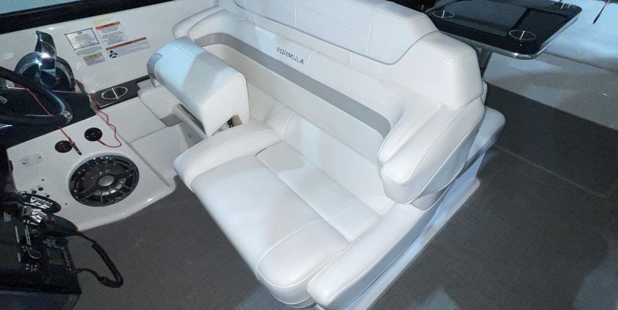 Formula 350 Crossover Bowrider