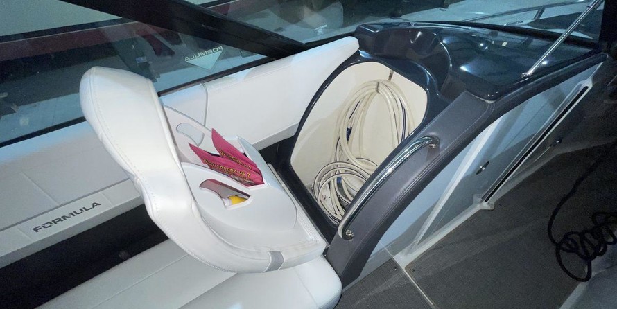 Formula 350 Crossover Bowrider