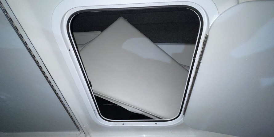 Formula 350 Crossover Bowrider