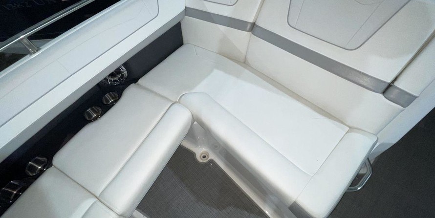 Formula 350 Crossover Bowrider