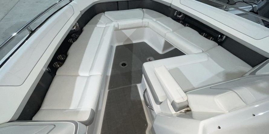 Formula 350 Crossover Bowrider