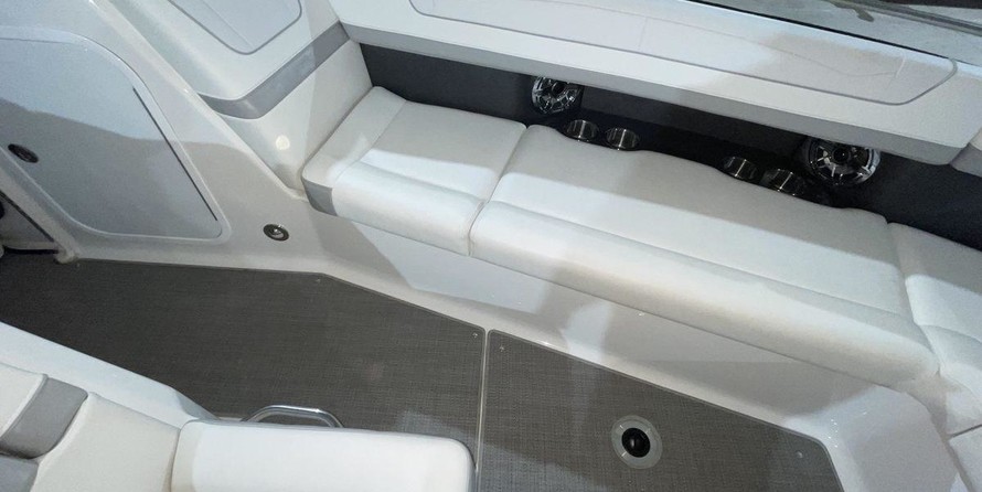 Formula 350 Crossover Bowrider