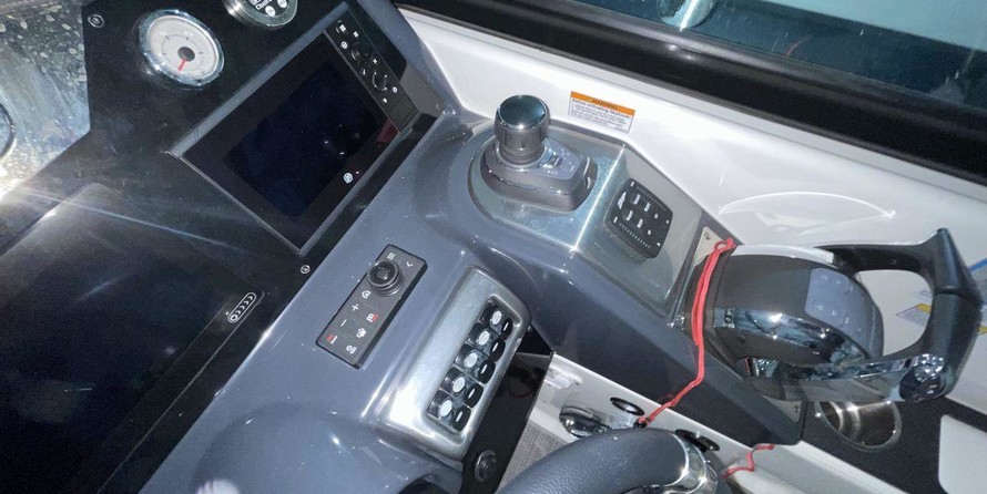 Formula 350 Crossover Bowrider