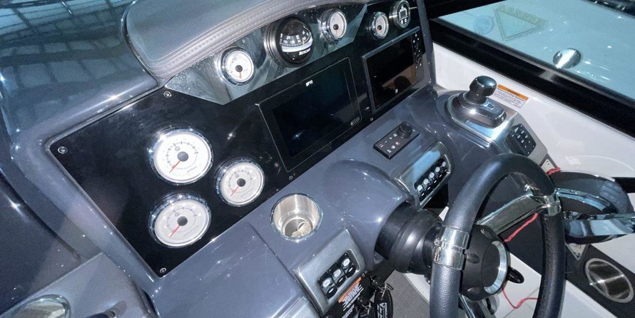 Formula 350 Crossover Bowrider