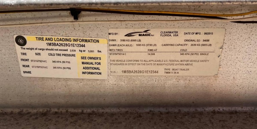 Twin vee 26 family fisherman