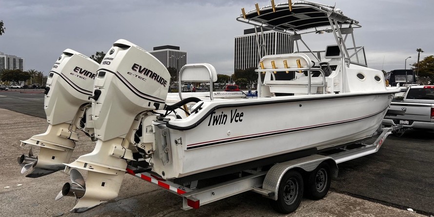 Twin vee 26 family fisherman