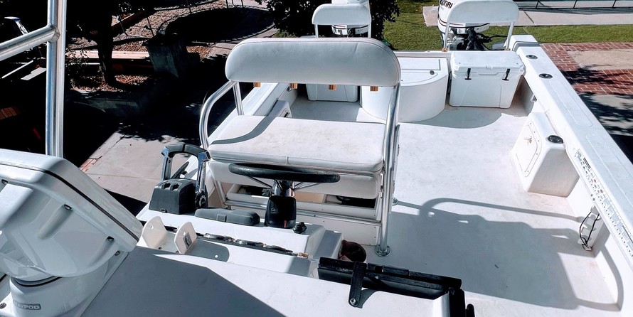 Twin vee 26 family fisherman