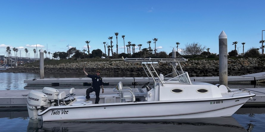 Twin vee 26 family fisherman