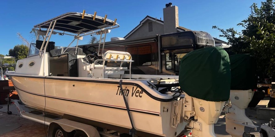 Twin vee 26 family fisherman