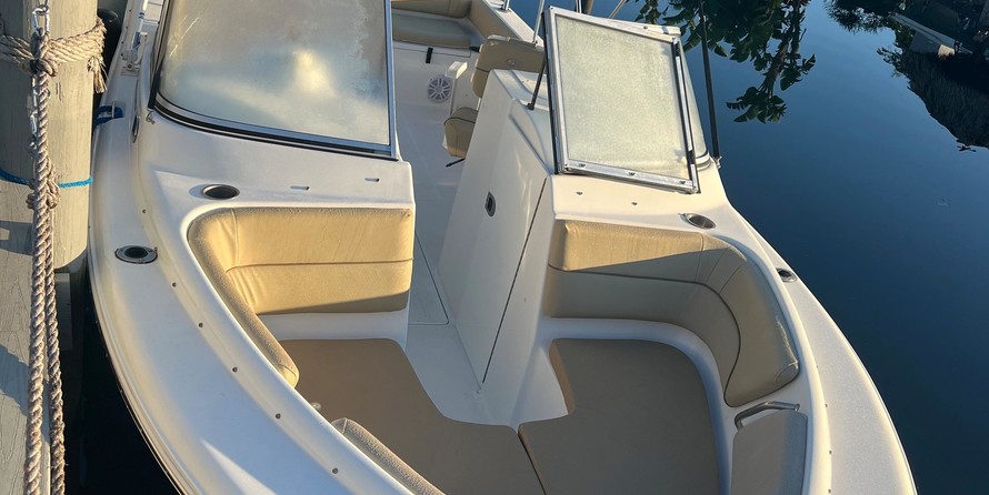 Sea Ray hunt ultra 211