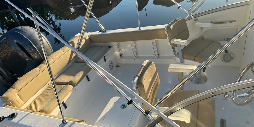 Sea Ray hunt ultra 211