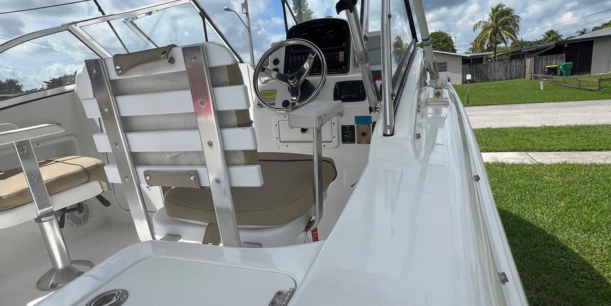 Sea Ray hunt ultra 211