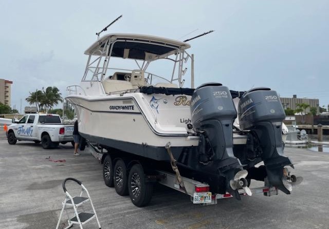 Grady-White Express 330