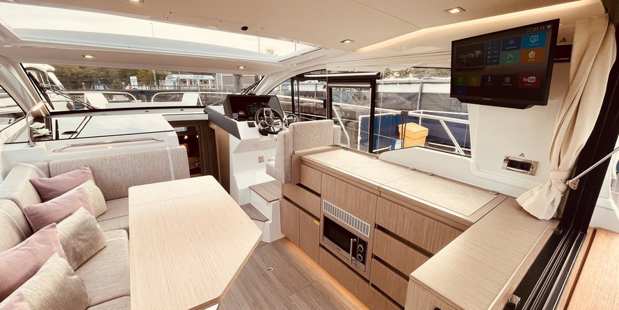 Sealine C335