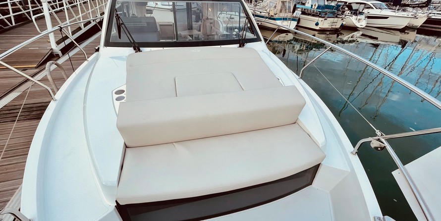 Sealine C335