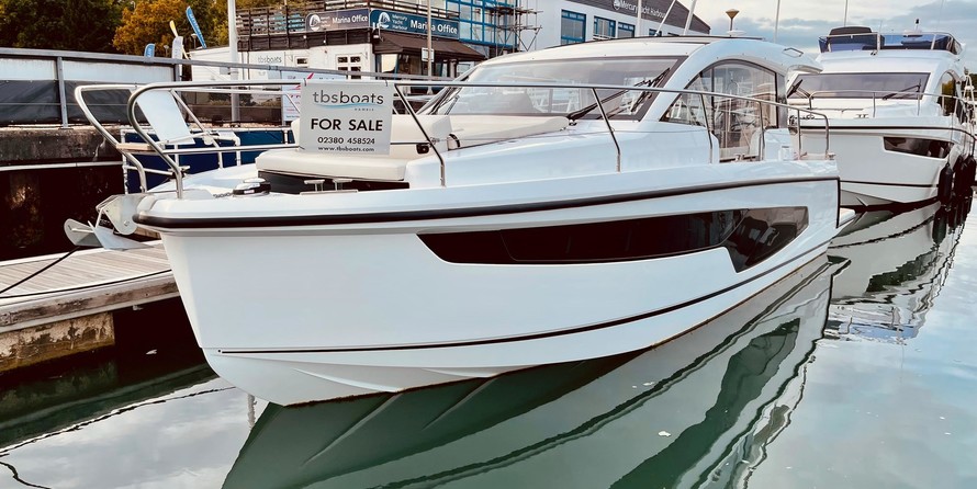Sealine C335