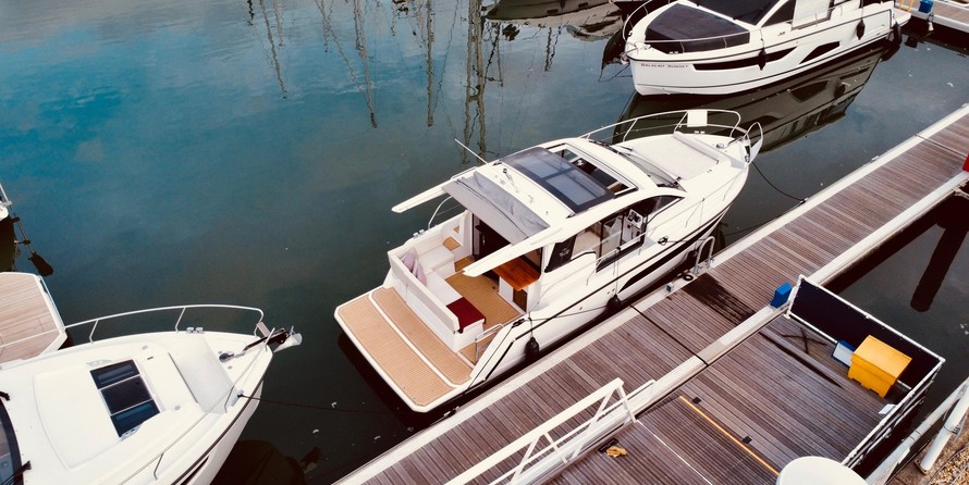 Sealine C335