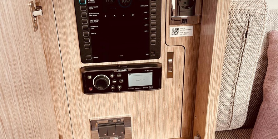 Sealine C335
