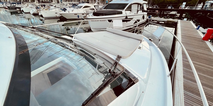 Sealine C335