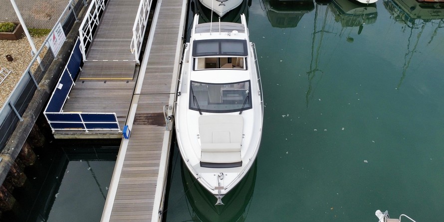 Sealine C335