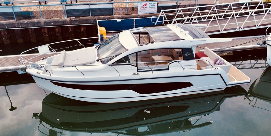Sealine C335