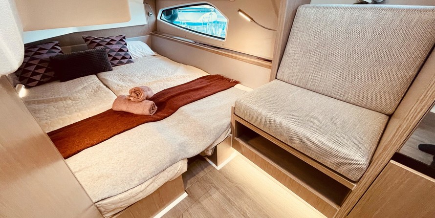 Sealine C335