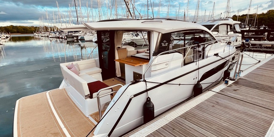 Sealine C335