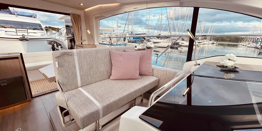 Sealine C335