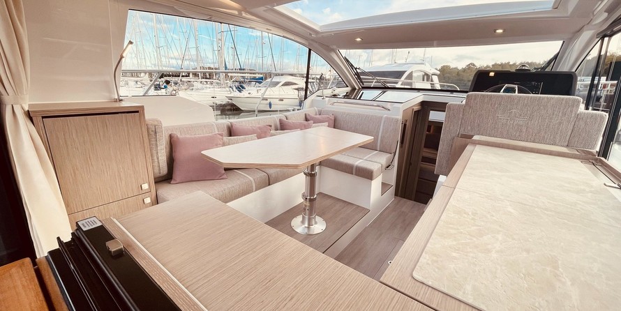 Sealine C335