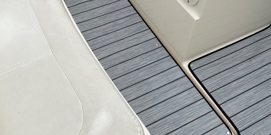 Rinker Fiesta Vee 270