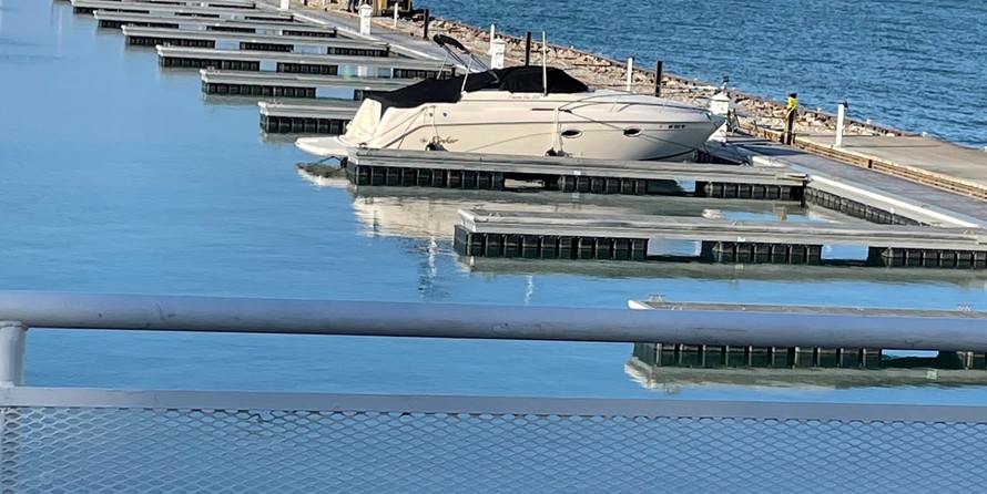 Rinker Fiesta Vee 270