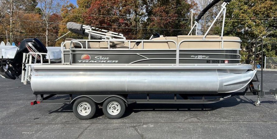 Sun Tracker Party Barge 20 DLX