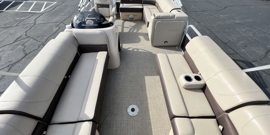 Sun Tracker Party Barge 20 DLX