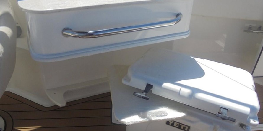 Boston Whaler 230 Vantage