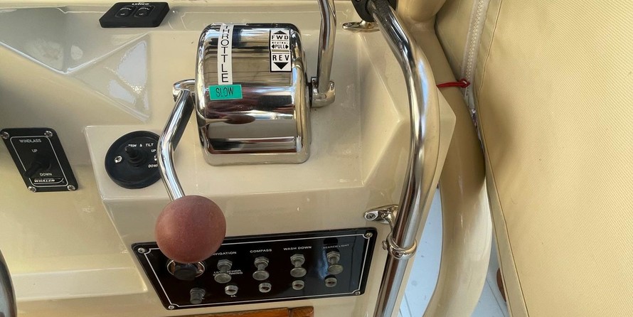 Boston Whaler 320 Outrage Cuddy Cabin