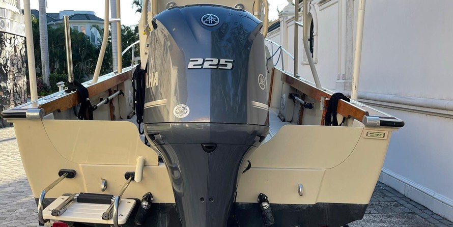Boston Whaler 320 Outrage Cuddy Cabin