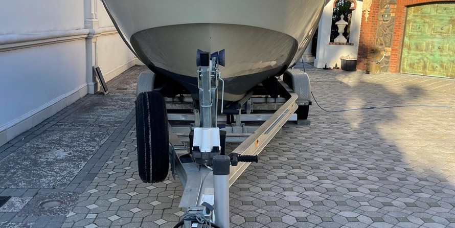 Boston Whaler 320 Outrage Cuddy Cabin