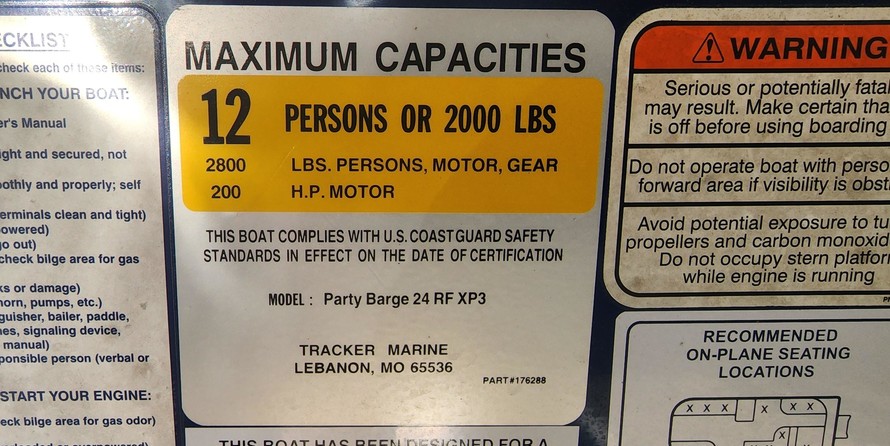 Sun Tracker Party Barge 24 DLX