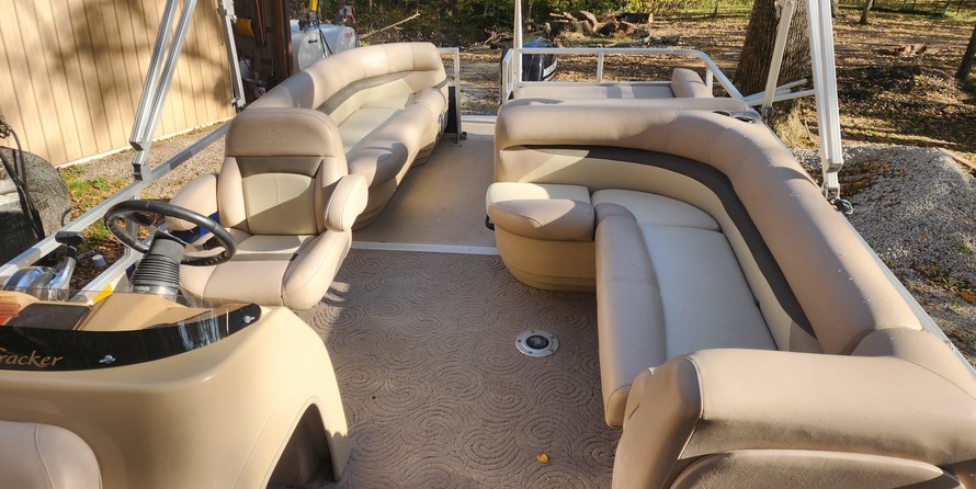 Sun Tracker Party Barge 24 DLX